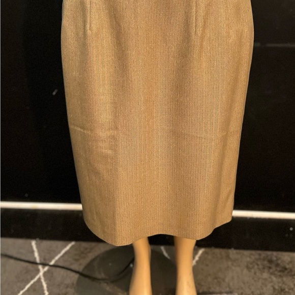Larry Levine Women Tan Tweed Skirt Suit Blazer Sz 22W Church Business - Picture 7 of 10